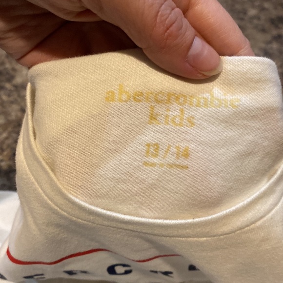 Boy’s Abercrombie t-shirt size 13/14 - Picture 2 of 3